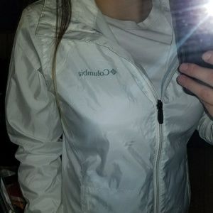 **SOLD**Columbia Stowaway hood rain Jacket